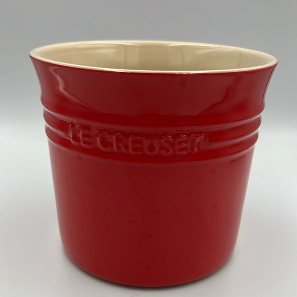 Le Creuset Cherry Red Stoneware Utensil Crock 2.3L | 2.75 QT - Picture 2 of 7